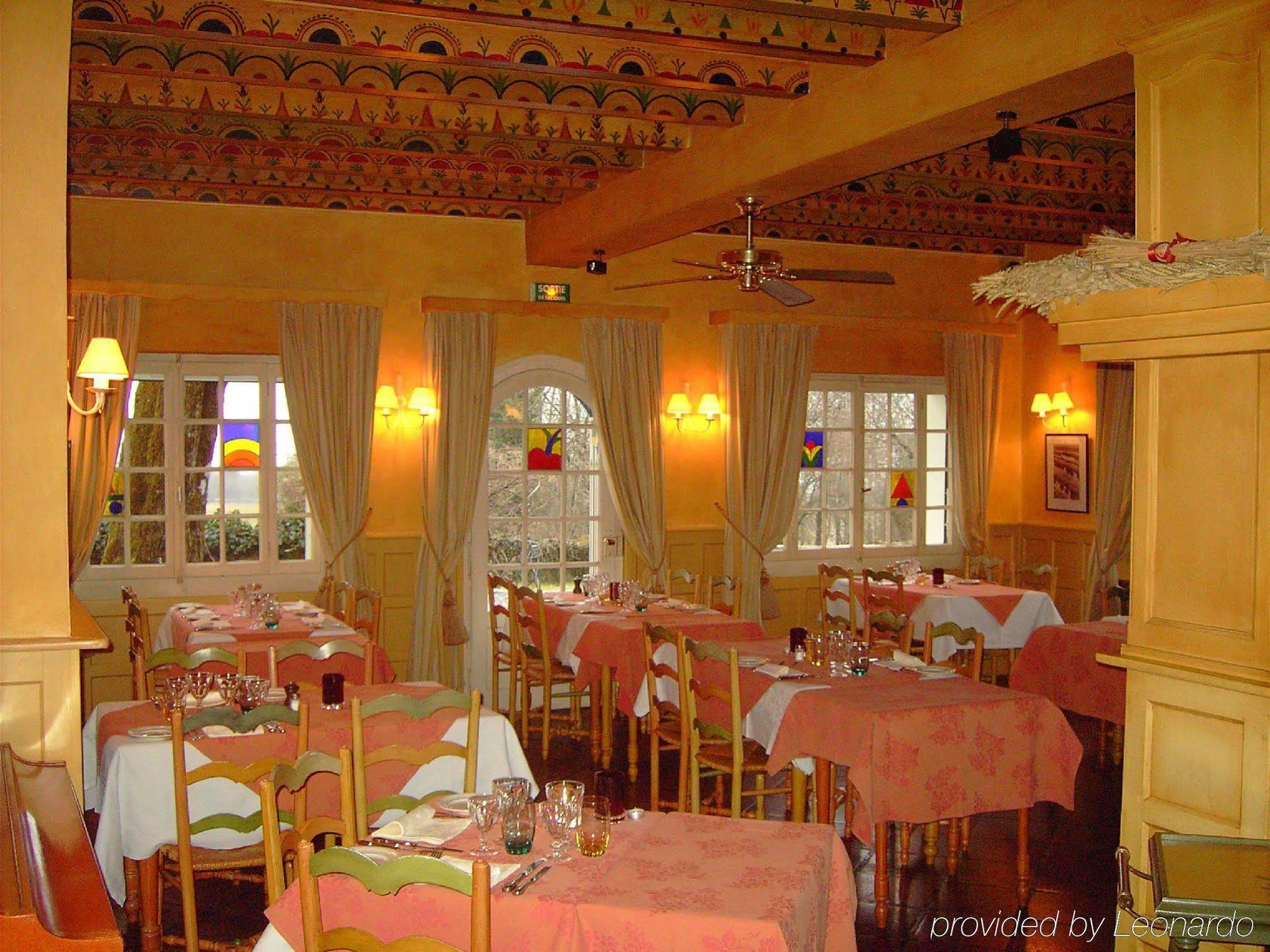 Auberge Des Chasseurs Échenevex Étterem fotó
